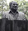 A bust of author S. K. Pottekkatt facing S.M. Street near Mananchira