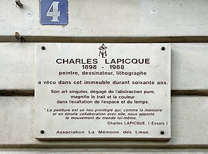 Plaque commémorative de Charles Lapicque, au no 4.