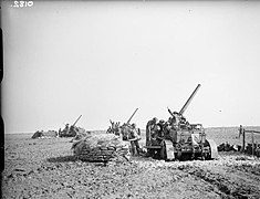 Canons antiaériens de 3 pouces (76,2 mm) sur véhicules, le 19 octobre 1939 à Wanquetin (ouest d'Arras).