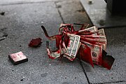 Mit einem Sicherheitspäckchen zerstörte Banknoten (aus einem Banküberfall in den USA)