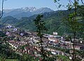 Der Leobener Außenbezirk Donawitz mit den steirischen Alpen im Hintergrund, Steiermark