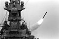 Peluncuran Tomahawk dari kapal perang USS Missouri.