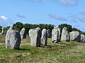 Við Carnac reistu tey fyri fleiri enn 7500 árum síðan stórar, steinar, sum tey settu í long røð.