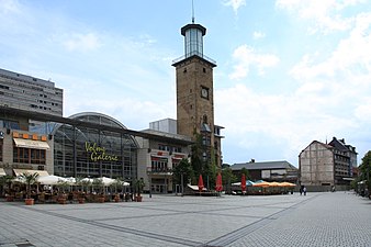 Friedrich-Ebert-Platz met toren gemeentehuis