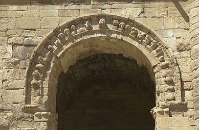 Detail of a temple, showing Hellenistic, Mesopotamian, Iranian, and Roman architecture.