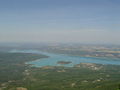 Le lac de Sainte-Croix, vu depuis le Grand Margès (au-dessus d'Aiguines).