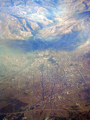 Urmia, Aufnahme aus einem Flugzeug (Westen liegt hier im Bild oben).