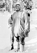 Simo Häyhä (1905-2002), finlandês reputado como o maior franco-atirador da história, por sua atuação durante a Guerra de Inverno.
