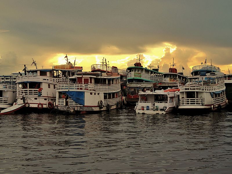 File:Barcos sobre o Rio Negro.jpeg