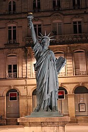 Statue de la Liberté, place Picard.