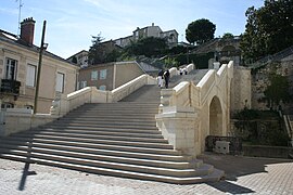 Escalier monumental en partie rénové en 2010.