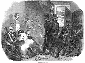 Un commissaire coiffé d'un bicorne, un policier en civil et des soldats recherchent des armes chez des particuliers. Gravure publiée dans The Illustrated London News[44].