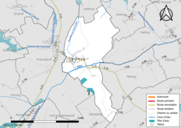 Carte en couleur présentant le réseau hydrographique de la commune