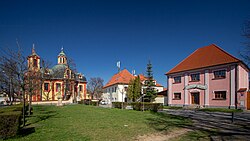 Kostelní náměstí s barokním kostelem sv. Jakuba