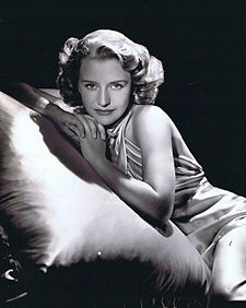 Priscila Lane na propagační fotografii v roce 1939