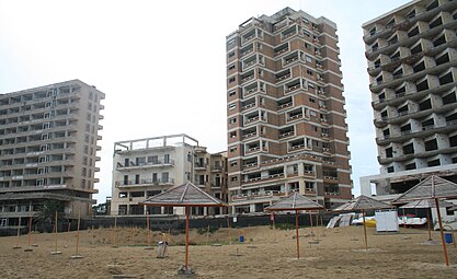 Hoteluri abandonate în Varosha