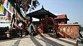 Temple de Manjushri décoré de drapeaux de prières.