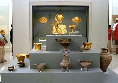 Una parte del tesoro ritrovato nelle tombe dei re di Micene (Museo archeologico nazionale di Atene)