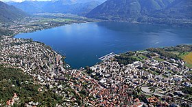 Panorama grada uz Maggiore jezero