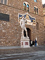 Réplica del David colocada en la Piazza della Signoria, antiguo emplazamiento de la original, en 1910