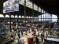 Gare du Nord เป็นหนึ่งในหกสถานีชุมทางขนาดใหญ่ของเครือข่ายการคมนาคม SNCF ของปารีส เป็นสถานีรถไฟที่พลุกพล่านที่สุดแห่งหนึ่ง ซึ่งให้บริการผู้โดยสารราว 206.7 ล้านคนผู้โดยสารต่อปี ณ ปี 2559 ในบริการรถไฟระหว่างเมืองIntercités รถไฟความเร็วสูง TGV และรถไฟระหว่างประเทศ (Eurostar, Thalys) [1][2][3]