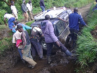 Vehicle in mud after heavy rainfall (Democratic Republic of the Congo)