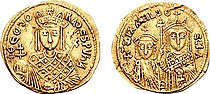 A solidus előlapján az uralkodóként ábrázolt Theodóra anyacsászárné, a hátlapon pedig lánya, Thekla és a kiskorú III. Mikhaél látható