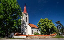 Dubeček, kostel sv. Petra při pohledu z Rohožníku