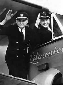 Darius (in cockpit) and Stasys Girėnas before the Lituanica transatlantic flight in 1933 July