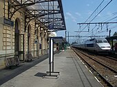 Photographie d'un train à grande vitesse en gare de Biarritz.