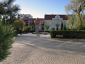 Plac Bema i pomnik w Ostrołęce