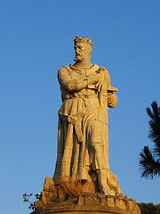 Estatua de Alfonso I en el Parque Grande.