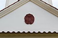 Řádový znak na kostele sv. Jakuba Většího v Popovicích u Benešova. Panství Popovice patřilo řádu v letech 1729 až 1795