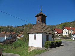 Střed vesnice a kaple sv. Benedikta