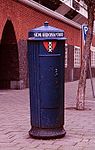 Staande bus Gemeentegiro in de stijl van de Amsterdamse School. Foto: bma.amsterdam.nl.