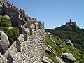 Blick vom Castelo dos Mouros auf Palácio Nacional da Pena