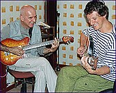 Dan Ar Braz et Bruno Coupé avec leurs guitares