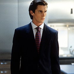 Christian Bale esittää hahmoa vuoden 2000 elokuvassa Amerikan psyko.