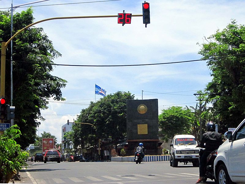 Berkas:Trafficlightadipurarogojampi.jpeg