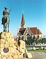 Christuskierch mat Reidermonument zu Windhoek