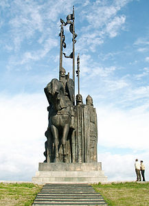 Памятник Александру Невскому и его дружине