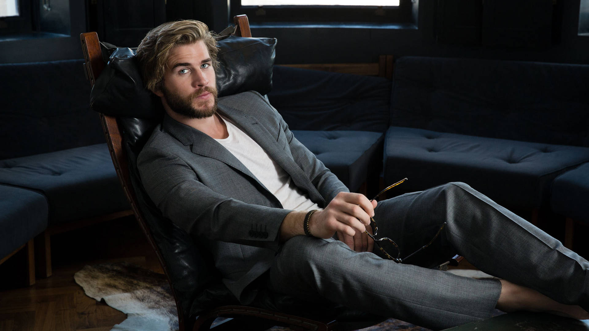 Liam Hemsworth Pictures Wallpaper