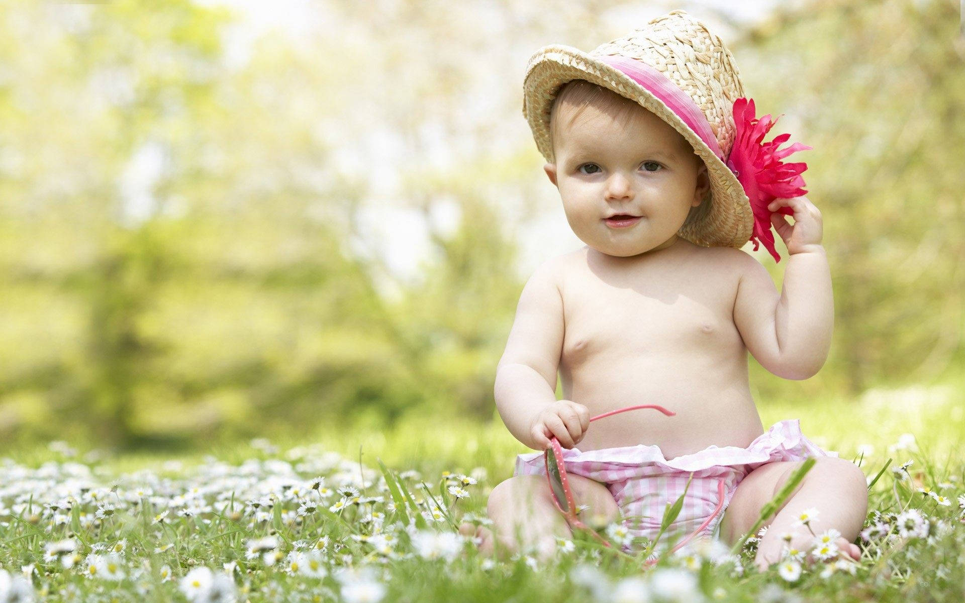 Lindabebé Niña En Un Campo Blanco Fondo de pantalla