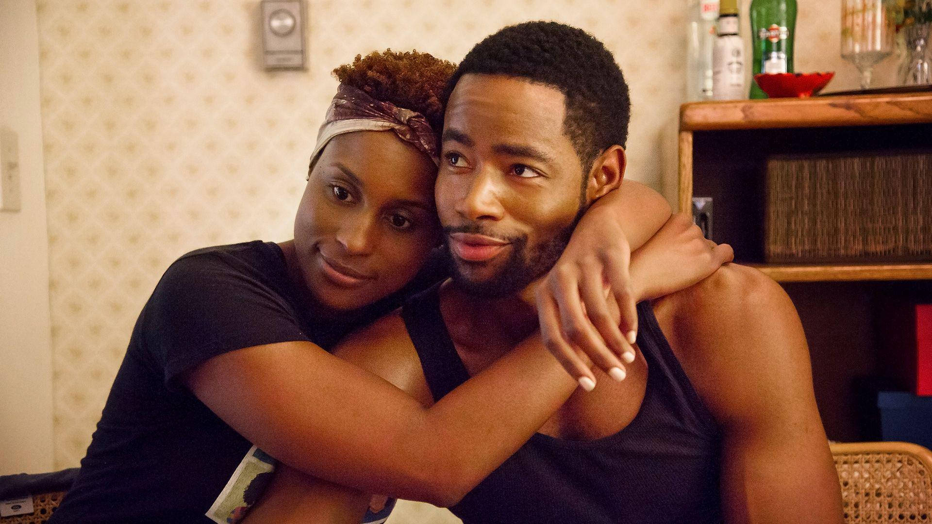 Issarae Abraçando Jay Ellis Em Insecure Papel de Parede