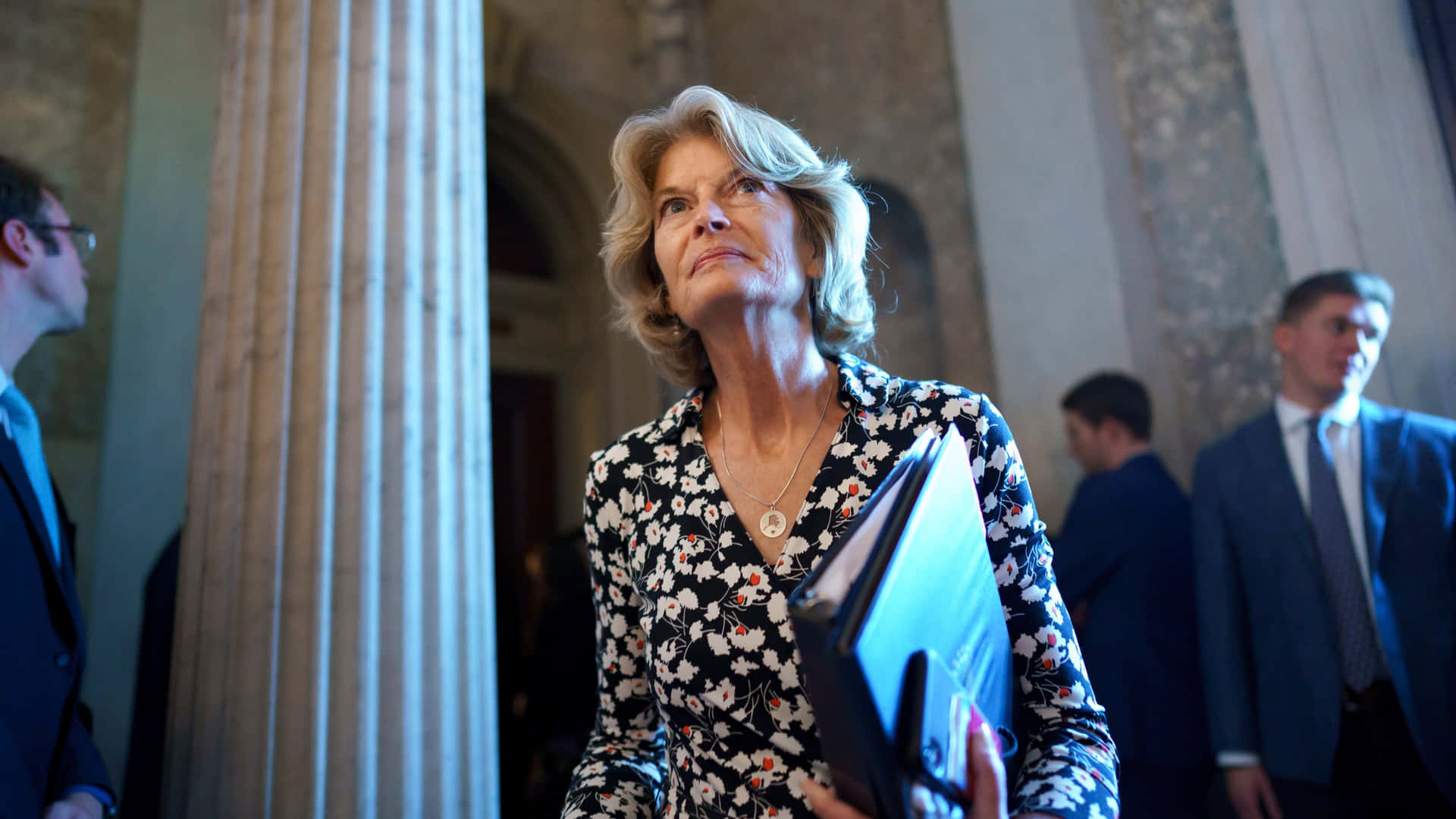 Senatriceamericana Lisa Murkowski In Movimento Sfondo