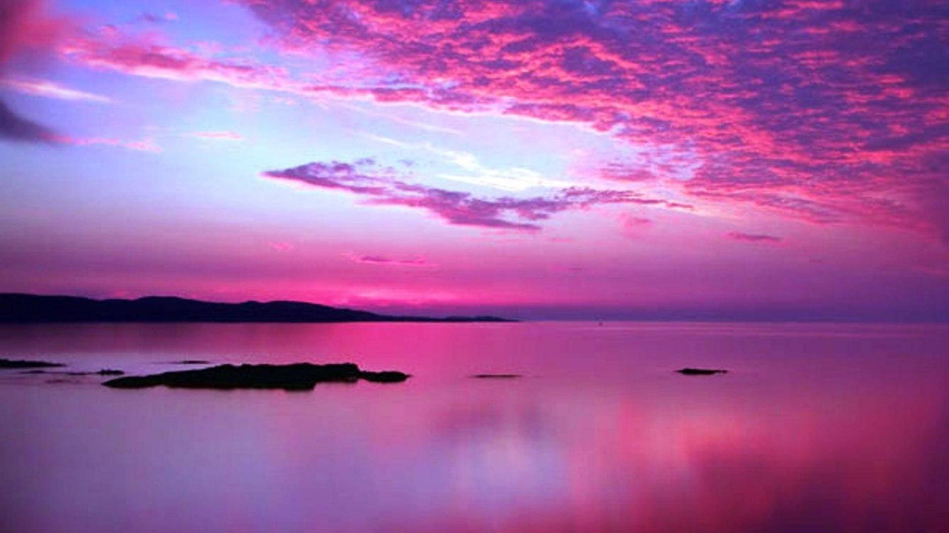 Tramontosull'oceano Con Nuvole Rosa Sfondo