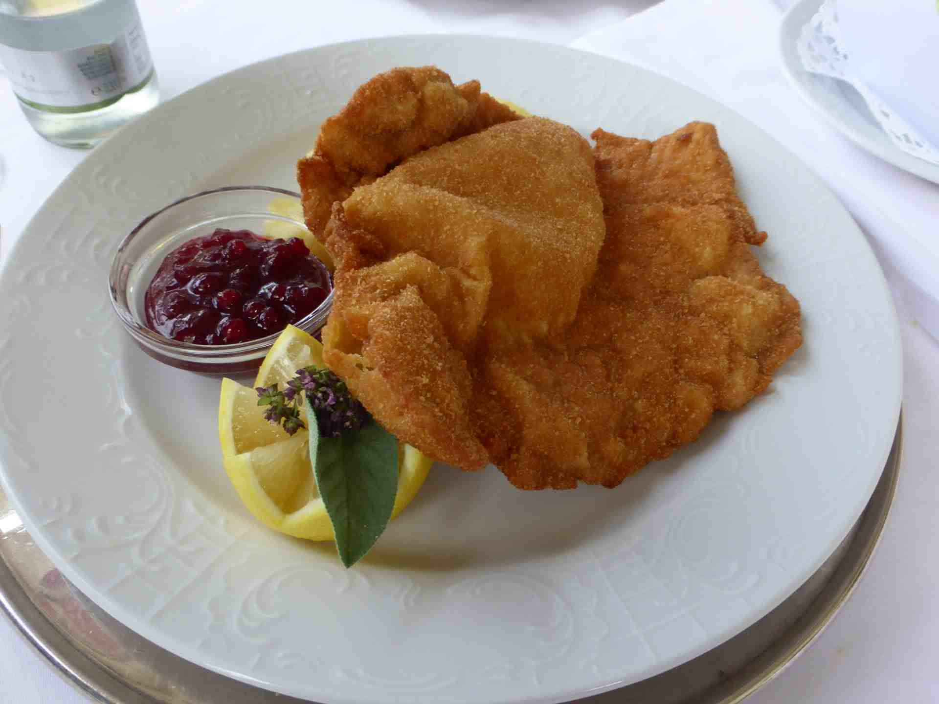 Wienerschnitzel Mit Preiselbeersauce Wallpaper