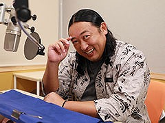 「龍が如く８外伝 Pirates in Hawaii」，料理人兼用心棒マサル・フジタを演じる秋山竜次さん（ロバート）のインタビュー映像が公開に