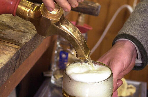 Das Wasser macht&rsquo;s. Weil es in M&uuml;nchen kalkhaltig ist, wird mit wenig Hopfen gebraut, damit das Bier nicht zu ra&szlig; im Geschmack wird.