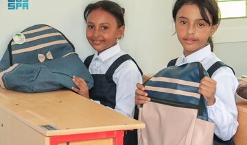 KSrelief distributes school supplies to students in Yemen 